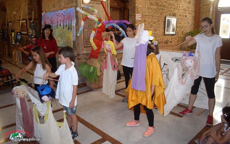Ένα ροδάκινο αφηγήθηκε την ιστορία του στο φουαγιέ του Δημαρχείου Βέροιας (φωτογραφίες, βίντεο)
