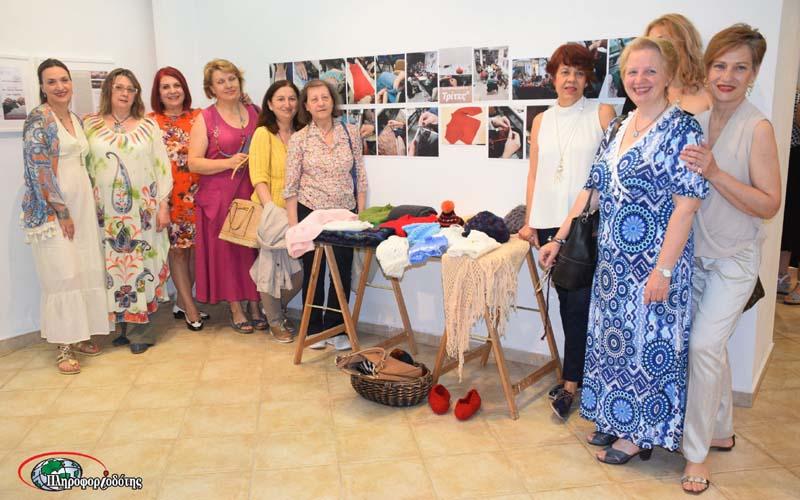 Εγκαινιάστηκε η ομαδική έκθεση “Δεν πλέκουμε μόνο τις Τρίτες” στην γκαλερί Παπατζίκου (φωτογραφίες, βίντεο)