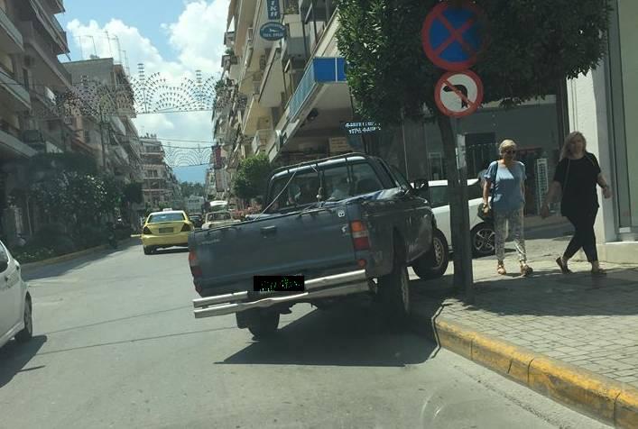 Ο χαλαρός τροχονομικός έλεγχος συντηρεί το άναρχο παρκάρισμα