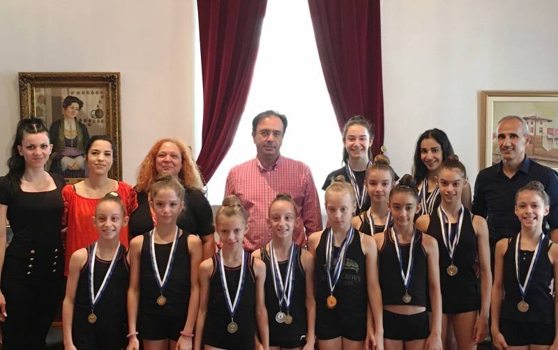 Αθλήτριες της Ρυθμικής Γυμναστικής του Φιλίππου στο Δήμαρχο Βέροιας