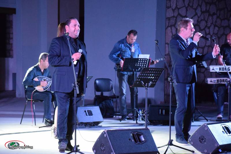 Μοναδικό το αφιέρωμα στον Στράτο Διονυσίου (φωτογραφίες, βίντεο)
