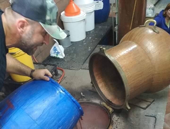 Το δικό της τσίπουρο παρασκεύασε η Εύξεινος Λέσχη Χαρίεσσας