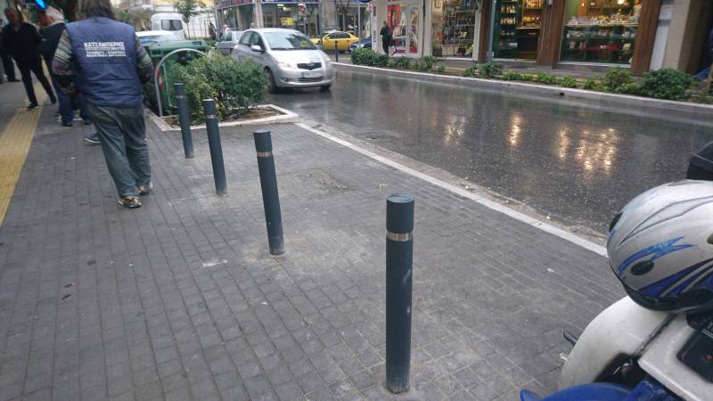 Ελευθερώθηκε από τα αυτοκίνητα το πεζοδρόμιο