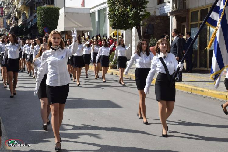 Με καμάρι παρέλασαν τα λύκεια της Βέροιας (βίντεο, φωτογραφίες)