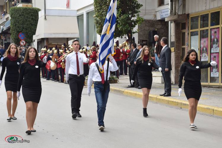 Με λεβεντιά παρέλασαν τα λύκεια της Βέροιας (βίντεο, φωτογραφίες)