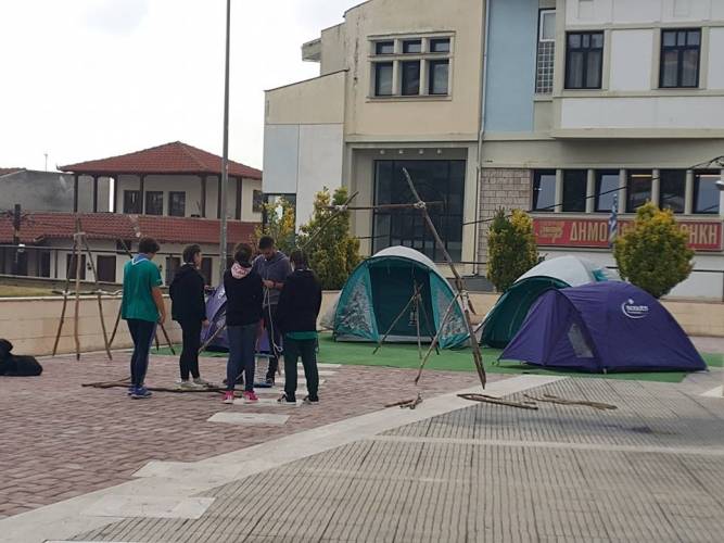 Στήθηκε το Προσκοπικό Χωριό στην πλατεία Δημαρχείου