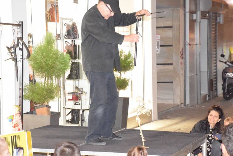 Το Puppet πήγε…αγορά (φωτογραφίες, βίντεο)
