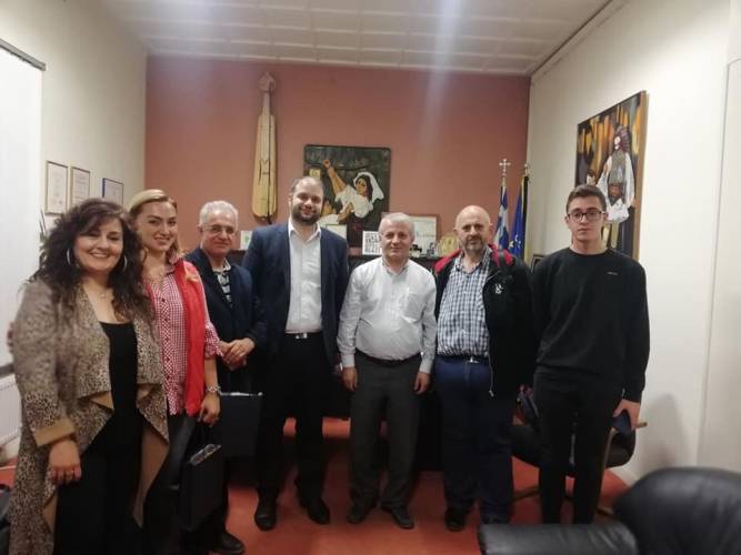 Ο πρώην πρόεδρος και μέλος της Ένωσης Βιομηχάνων και Επιχειρηματιών Αργυρούπολης επισκέφθηκε την Εύξεινο Λέσχη Νάουσας