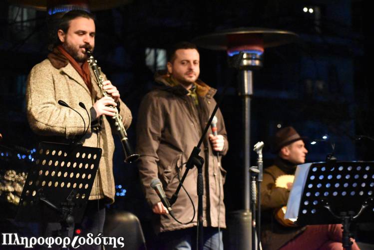 Με την παραδοσιακή μουσική των Κυρατζήδων διασκέδασε το Βεροιώτικο κοινό στο Καράβι των Χριστουγέννων (φωτογραφίες, βίντεο)