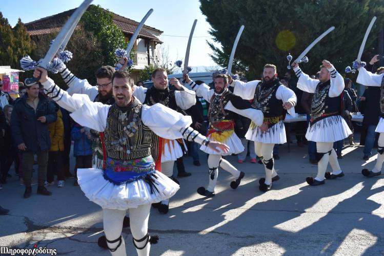 Αναβίωσαν και φέτος στο Μακροχώρι Ρουγκάτσια και Γουρουνοχαρά (φωτογραφίες & βίντεο)