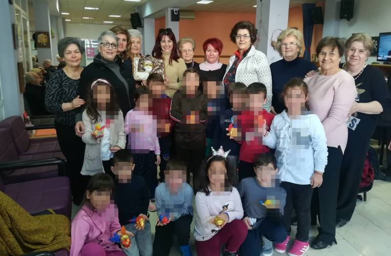 Κατασκευή αποκριάτικης μάσκας στο κεντρικό ΚΑΠΗ Βέροιας
