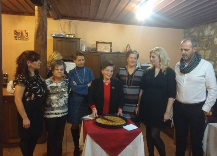 Οι γυναίκες του Συλλόγου Βλάχων Βέροιας έκοψαν την πίτα τους