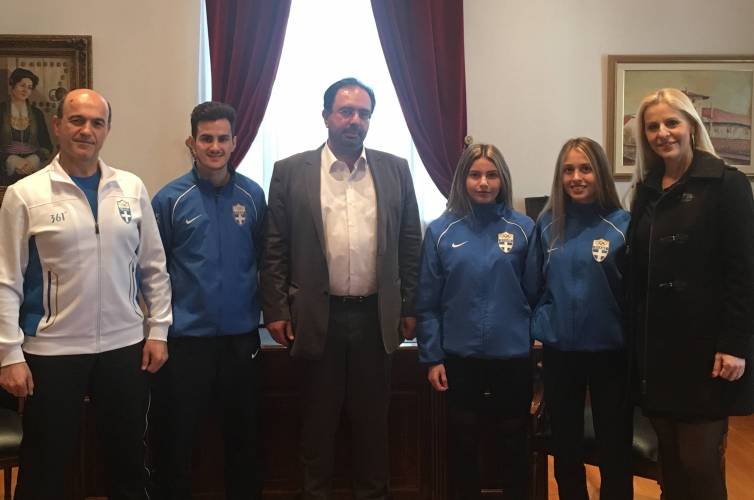 Αθλητές του Πανημαθιακού στο Δήμαρχο Βέροιας