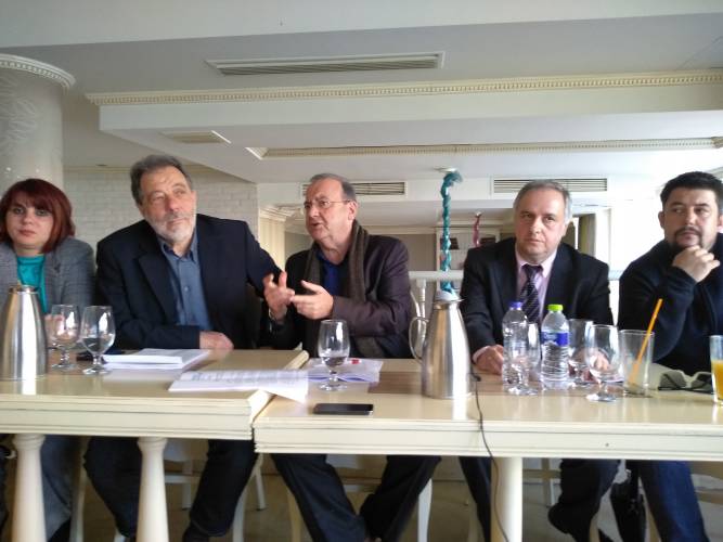Δημήτρης Στρατούλης: “Υπάρχει κι άλλος δρόμος μακριά από μνημόνια” (βίντεο)