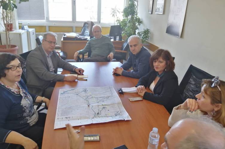 Οι βουλευτές Φρόσω Καρασαρλίδου και Γιάννης Σηφάκης στην Περιφέρεια Kεντρ. Μακεδονίας για τον κάθετο άξονα στην Εγνατία οδό