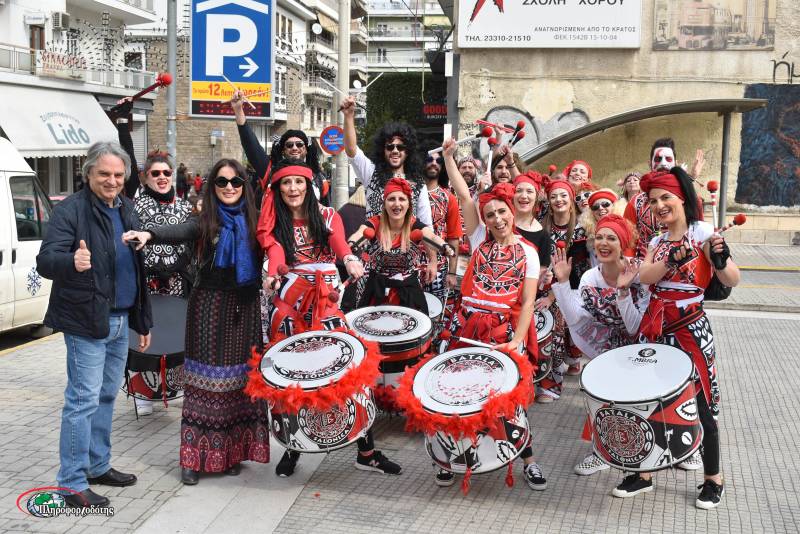 Ξεσήκωσε την πόλη Αφροβραζιλιάνικη μπάντα κρουστών (φωτογραφίες, βίντεο)