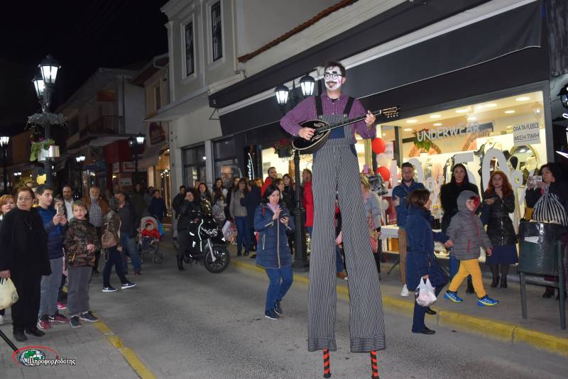Σε γιορτινό κλίμα και με πολύ κόσμο η Λευκή Νύχτα (φωτογραφίες, βίντεο)