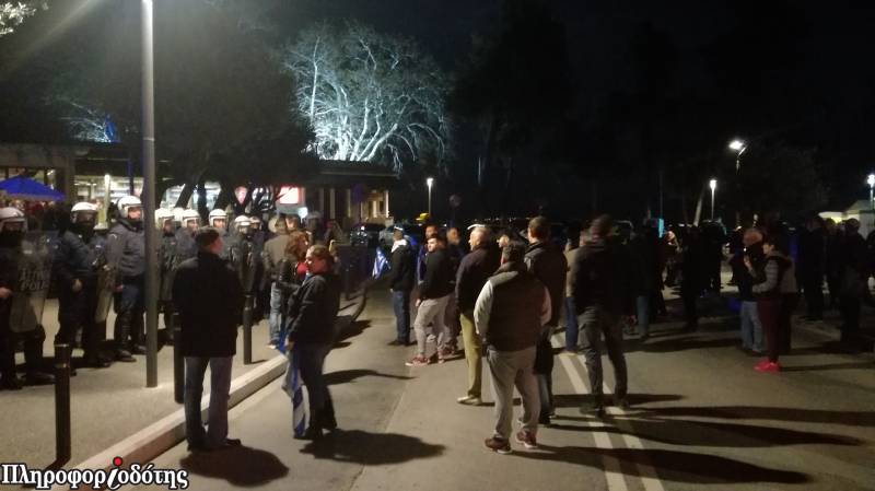 Χαμηλής έντασης αποδοκιμασίες σε Παππά στην Βέροια (βίντεο)