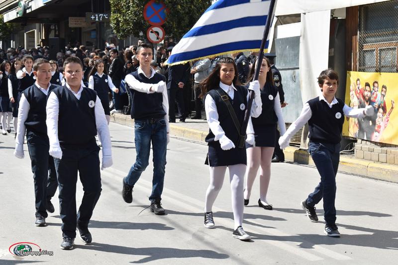 Με καμάρι παρέλασαν τα Δημοτικά Σχολεία της Βέροιας (φωτογραφίες)