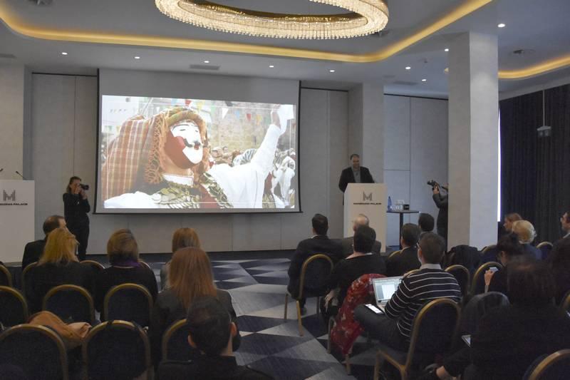 Η Νάουσα ταξιδεύει στον κόσμο κι ας μην έχει παραλίες!