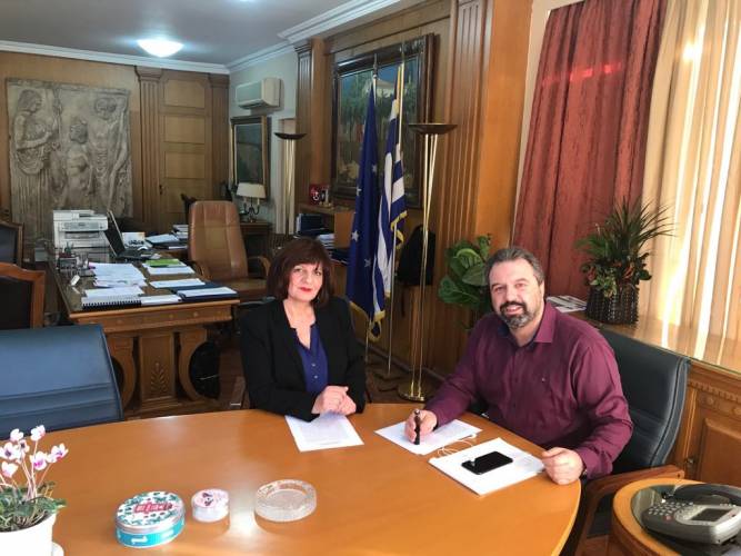 Αραχωβίτης: “Πάρα τις συσκέψεις, δεν ανακοινώθηκε ούτε ένα μέτρο για τους ροδακινοπαραγωγούς Ημαθίας”