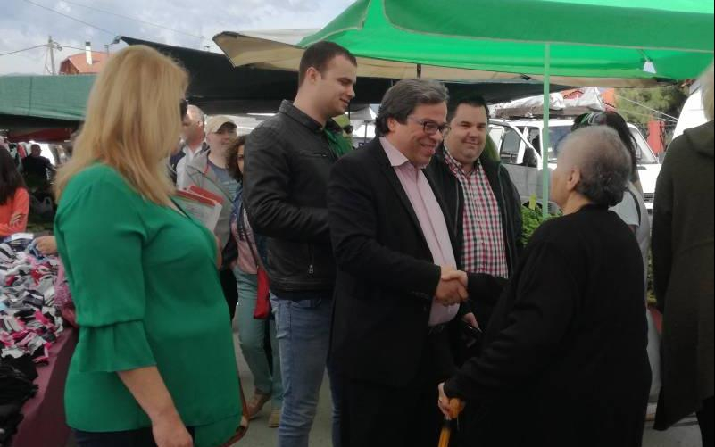 Στη λαϊκή αγορά του Μακροχωρίου ο Αντώνης Μαρκούλης