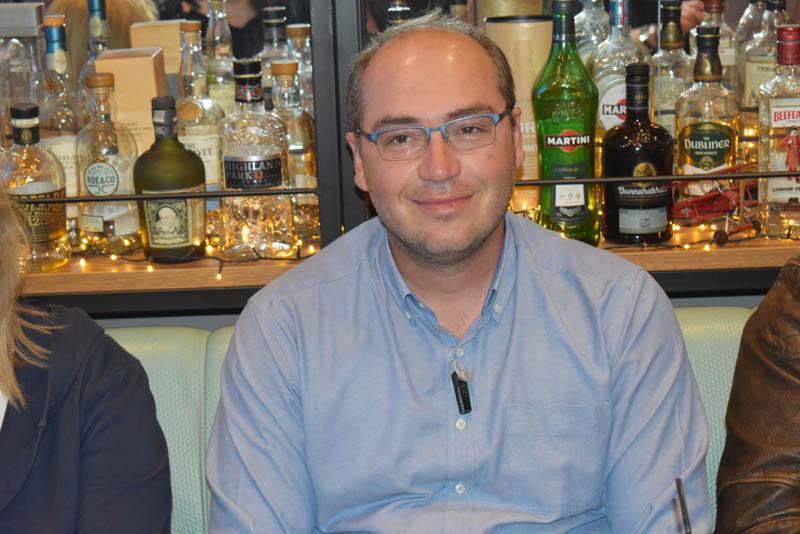 Με κυλικιάρχες και καθαρίστριες σχολείων συναντήθηκε ο πρόεδρος της Σχολικής Επιτροπής Δευτεροβάθμιας Θανάσης Σιακαβάρας