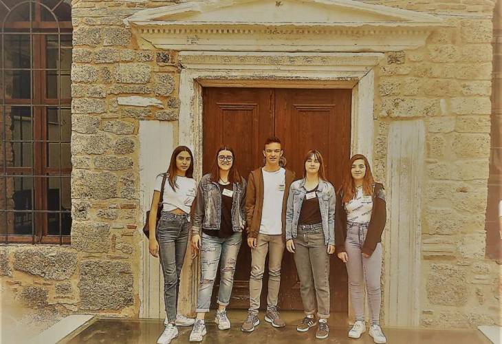 H oμάδα των Πρεσβευτών και Πρεσβειρών Μουσείων και Μνημείων του 2ου Γυμνασίου Βέροιας ξενάγησε μαθητές στην Παλαιά Μητρόπολη