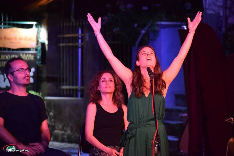 Εύηχη Πόλη: Παράσταση για ενήλικες με ενδιαφέρουσες ιστορίες (βίντεο, φωτογραφίες)