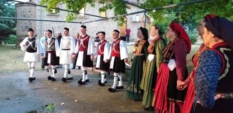 Αντάμωμα χορευτικών συγκροτημάτων στο Ξηρολίβαδο