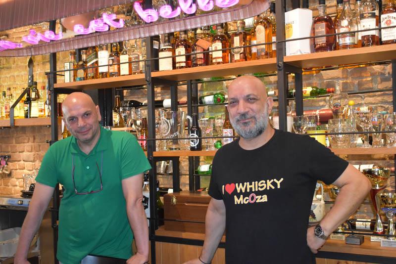 Το McOza γιορτάζει και κερνάει για τα 15 χρόνια λειτουργίας του