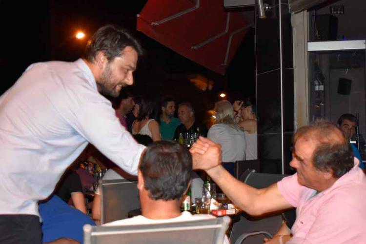 Οι νέοι στηρίζουν τον Τάσο Μπαρτζώκα