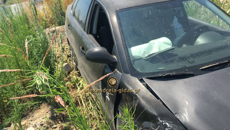 Συγκρούστηκαν σε φάση προσπέρασης και βγήκαν από το δρόμο