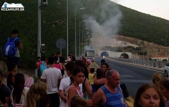 Φωτιά σε τουριστικό λεωφορείο στην Εγνατία Οδό