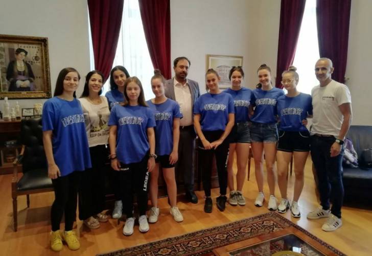 Τον Δήμαρχο Βέροιας επισκέφθηκε η ομάδα Χιπ Χοπ “Overthose”