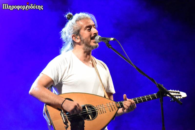 Εκτίναξε το κέφι στα ύψη στα Πλατανάκια της Βεργίνας ο Γιάννης Χαρούλης (φωτογραφίες, βίντεο)