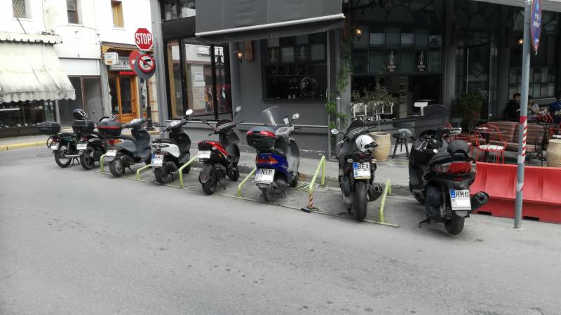 Βέροια: Ελλιπείς χώροι στάθμευσης για μηχανάκια