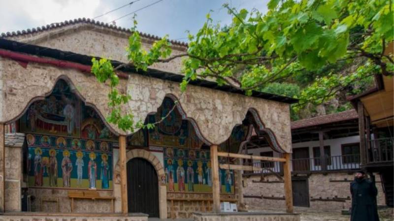 Ιερόσυλοι έκλεψαν τάματα από μονή αφού κοίμησαν τα σκυλιά
