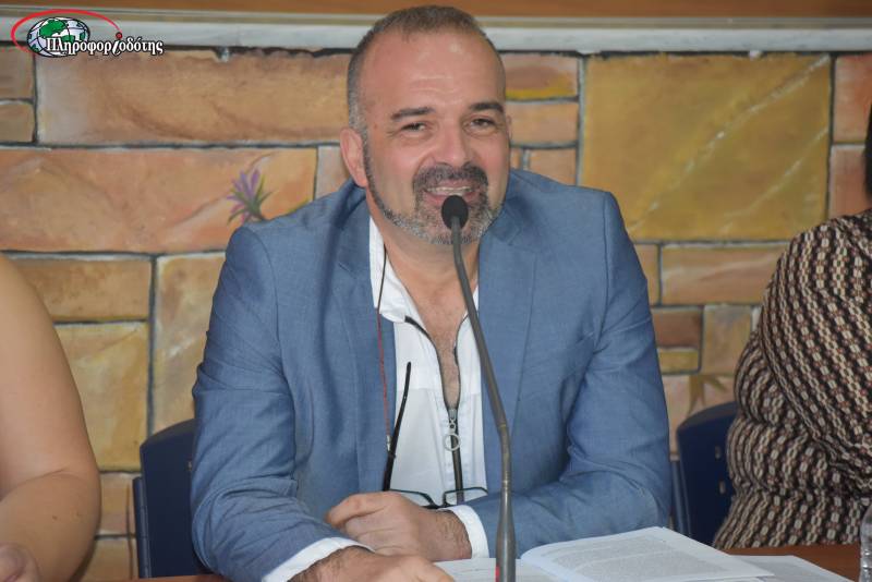 Ένα βιβλίο ύμνος για την λαϊκή παράδοση και ζωγραφική παρουσιάστηκε στον Τριπόταμο (φωτογραφίες, βίντεο)