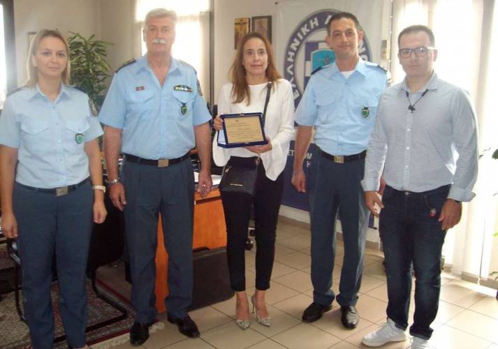 Η Αστυνομική Διεύθυνση Ημαθίας βράβευσε γιατρό που παρέχει δωρεάν υπηρεσίες σε αλλοδαπούς κρατούμενους