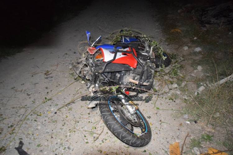 Σύγκρουση μηχανής με αγροτικό έξω από την Αλεξάνδρεια