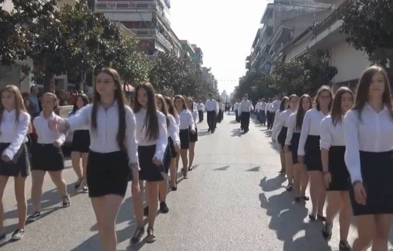 Με επισημότητα η παρέλαση στην Αλεξάνδρεια (βίντεο)