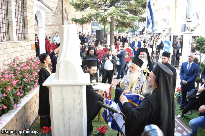 Πραγματοποιήθηκαν τα αποκαλυπτήρια της προτομής του Μακαριστού Μητροπολίτη Βεροίας κυρού Παύλου Γιαννικόπουλου (φωτογραφίες)