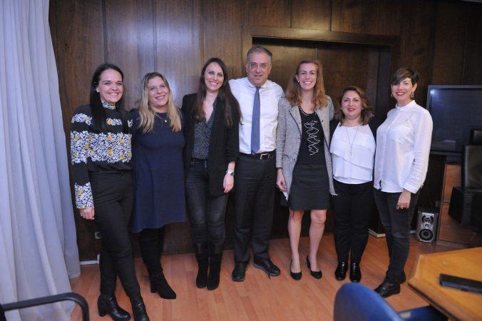 Απόφαση Θεοδωρικάκου για μία επί πλέον μέρα άδειας στις γυναίκες του δημοσίου