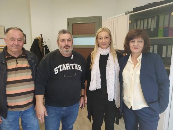 Επίσκεψη Φρόσως Καρασαρλίδου σε Παιδιά της Άνοιξης και Υφάδι