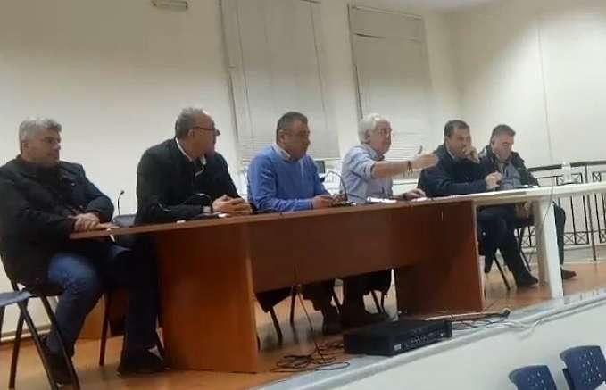 “Ζεσταίνουν” τα τρακτέρ οι ροδακινοπαραγωγοί