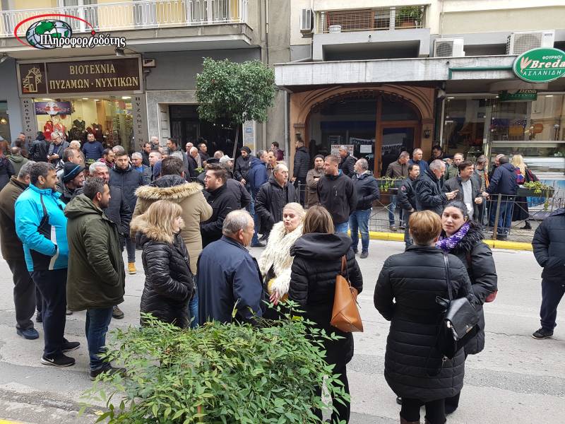 Απεργιακή κινητοποίηση πραγματοποίησαν στην Βέροια ροδακινοπαραγωγοί (φωτογραφίες, βίντεο)