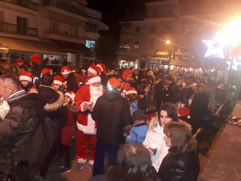 O Αϊ Βασίλης ήρθε με roller στη Νάουσα!