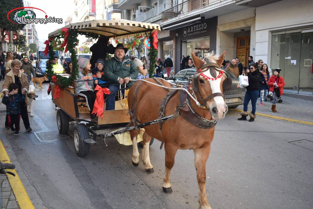 Γλυκά κι ευχές μοίρασε το κάρο της Αγάπης στην Βέροια (φωτογραφίες, βίντεο)