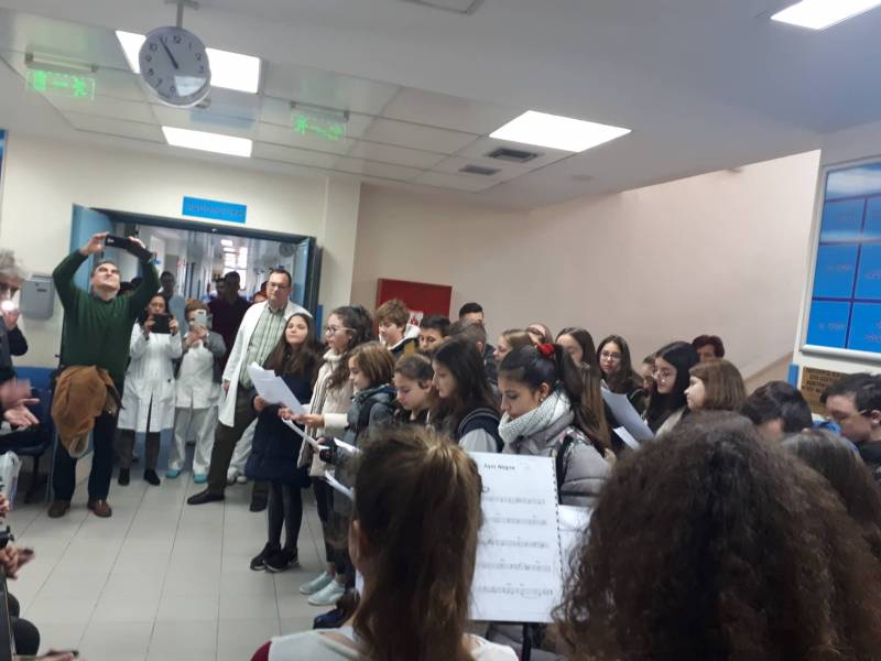 Κάλαντα στο Γηροκομείο και το Νοσοκομείο από τους μαθητές του Λάππειου Γυμνασίου